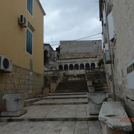 Apartment M&m Milna (Brac)